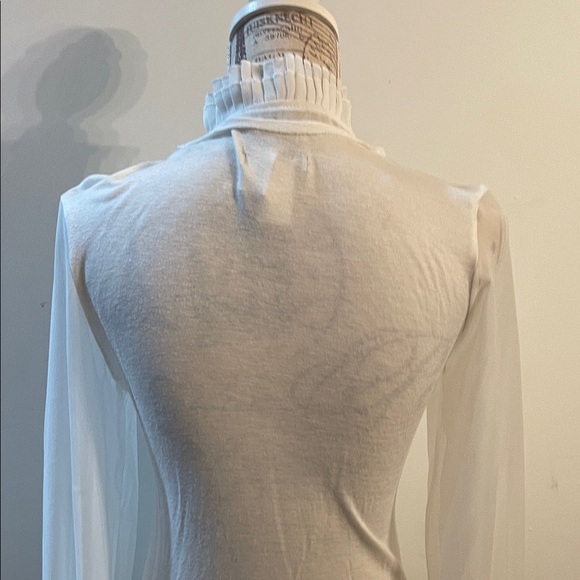 Chic White Ruffled Blouse - Picture 5 of 7